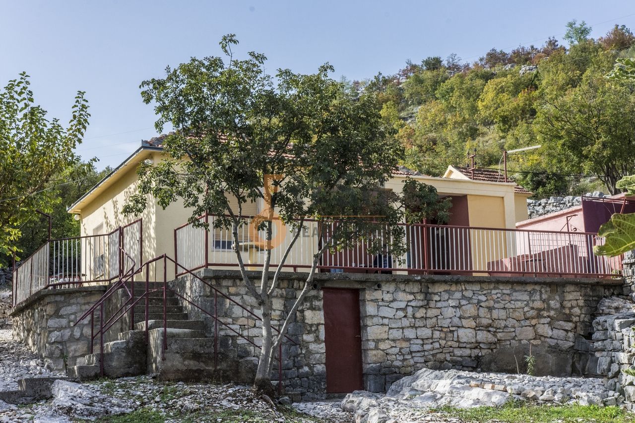 Kuća 80m2, Plac 7500m2, Cetinje, Prodaja - 1 Kuća 80m2, Plac 7500m2, Cetinje, Prodaja - 1