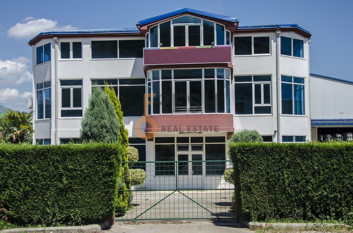 Poslovni prostor 900m2, Podgorica-Mareza, Izdavanje - 1
