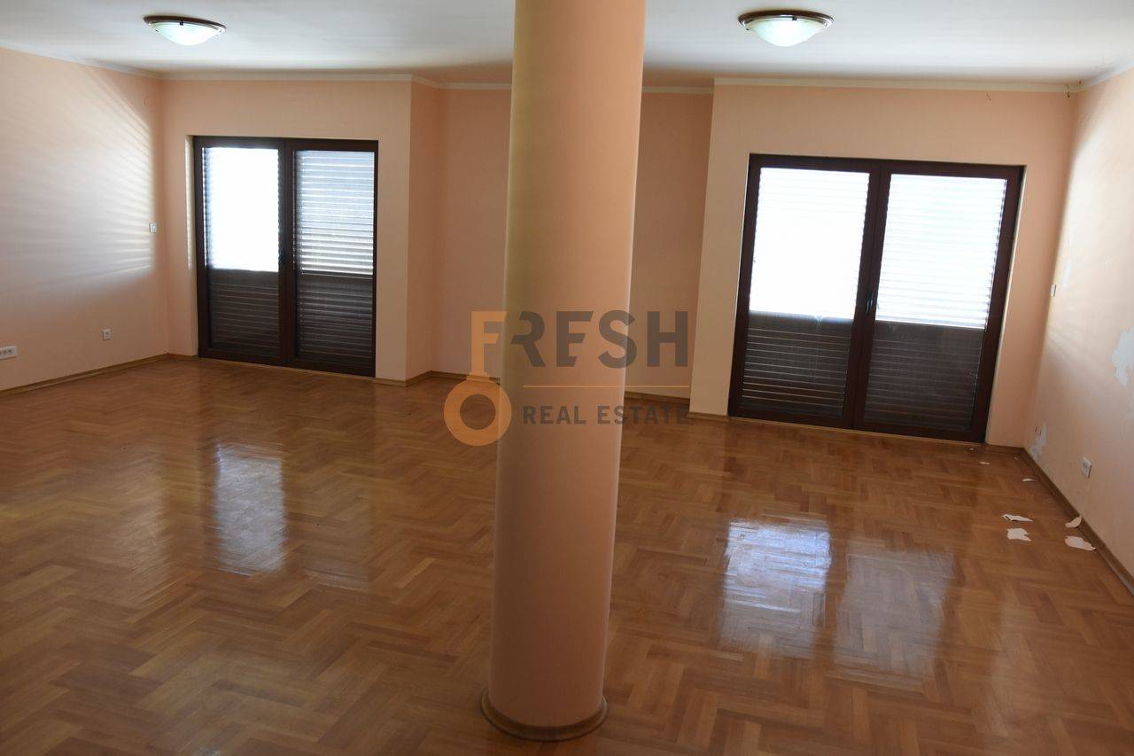 Podgorica, Stari Aerodrom, kuća od 450 m2, izdavanje - 1