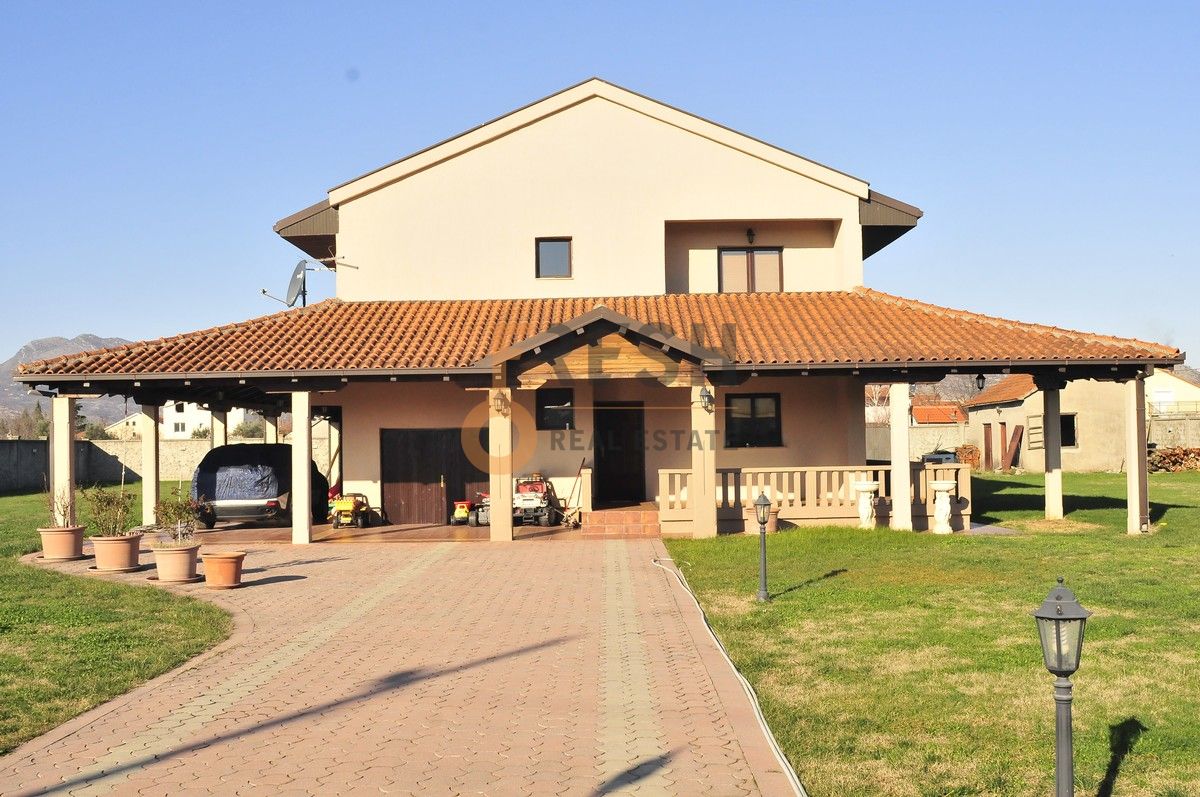 Kuća, 400 m2, Donja Gorica, Izdavanje - 1