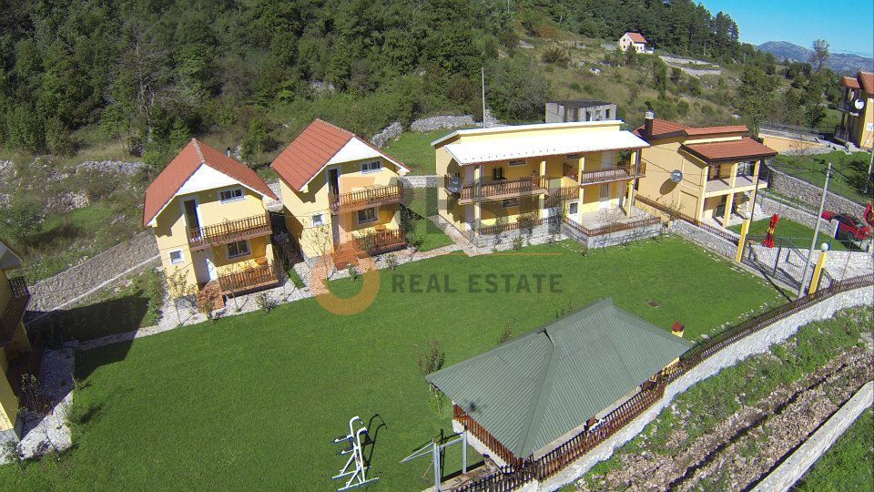 Etno selo, 7 vikend kućica 300 m2, Cetinje, Prodaja - 1 Etno selo, 7 vikend kućica 300 m2, Cetinje, Prodaja - 1