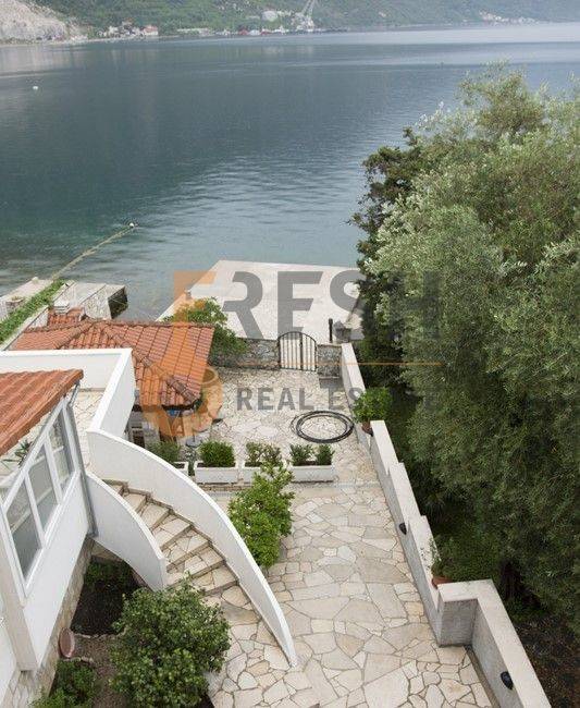 Potpuno opremljena kuća, 300 m2, Kotor - Kostanjica, Prodaja - 1 Potpuno opremljena kuća, 300 m2, Kotor - Kostanjica, Prodaja - 1