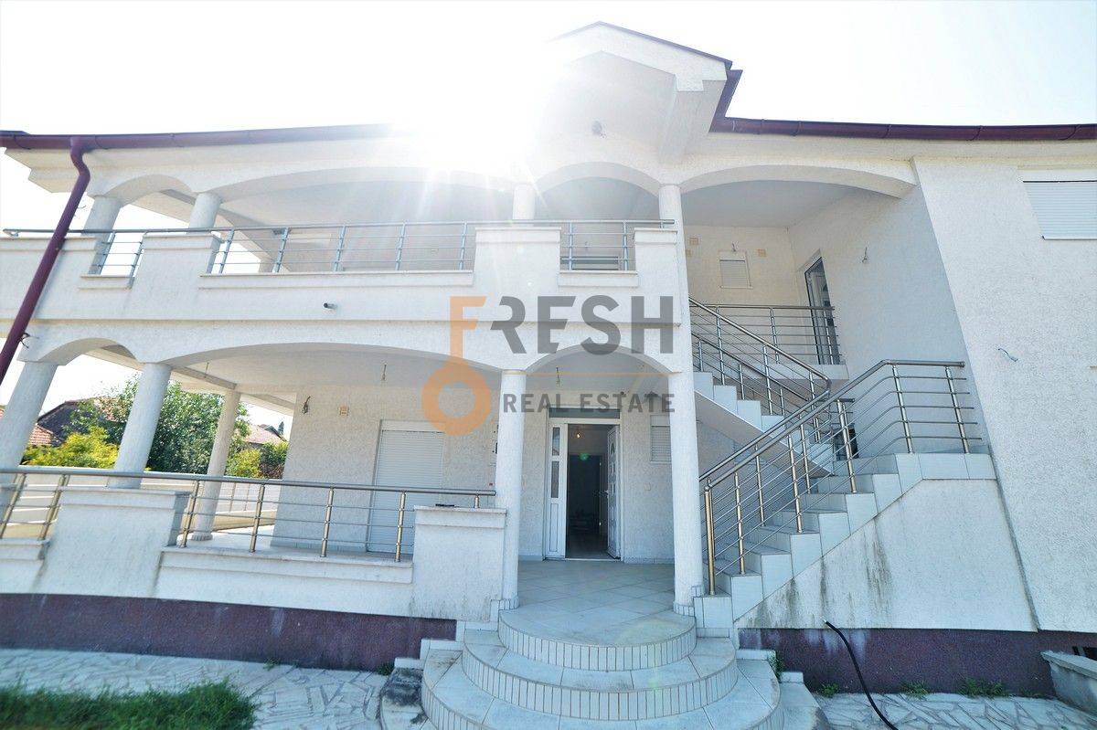 Kuća 350 m2 na placu od 1170 m2, Zeta, Prodaja - 1