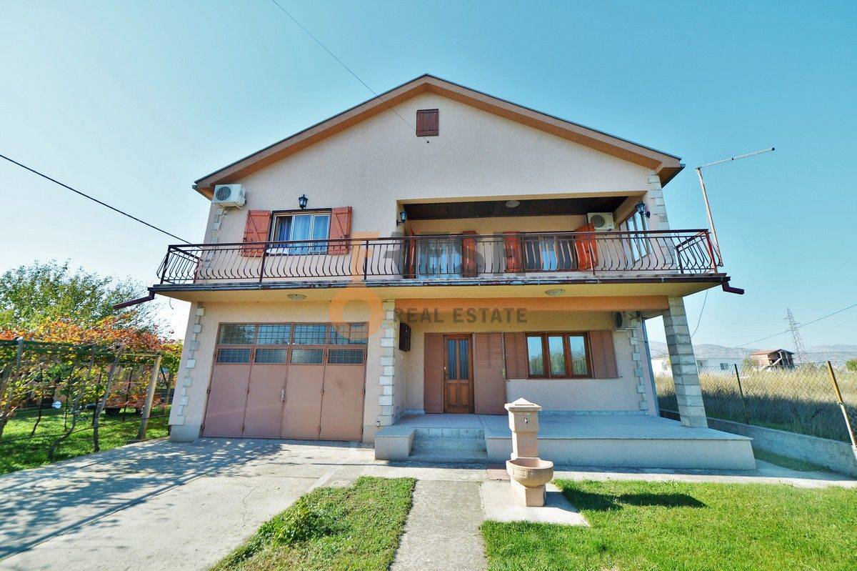 Kuća, 300m2, Zeta, Prodaja - 1