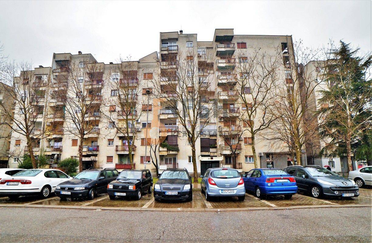 Trosoban djelimično namješten stan, 102m2, Blok 6, Prodaja - 1 Trosoban djelimično namješten stan, 102m2, Blok 6, Prodaja - 1