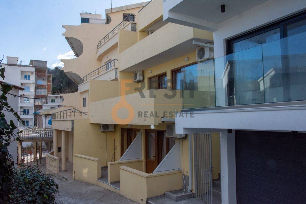 Kuća sa apartmanima, 250m2, Ulcinj, Prodaja - 1 Kuća sa apartmanima, 250m2, Ulcinj, Prodaja - 1