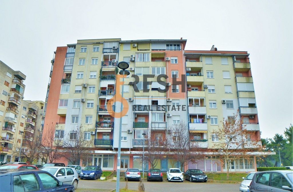 Trosoban polunamješten stan, 95m2, Blok 6, Prodaja - 1 Trosoban polunamješten stan, 95m2, Blok 6, Prodaja - 1