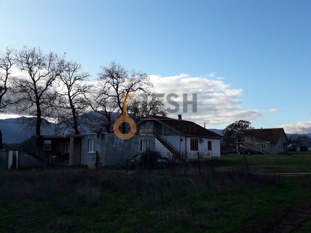 Tri kuće na placu od 3 600m2, Danilovgrad, Prodaja - 1