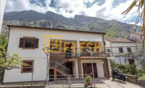 Kuća, 350m2, Kotor, Prodaja - 1