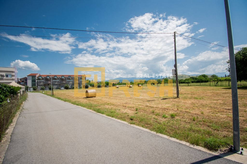 Urbanizovano građevinsko zamljište, cca 5000m2, Donja Gorica, Prodaja - 3