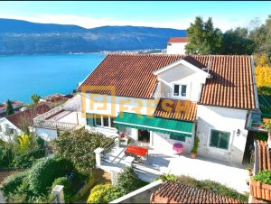 Kuća, 296m2 na placu 448m2, Herceg Novi, Izdavanje - 1