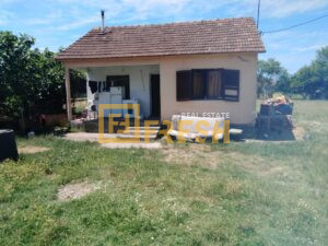 Kuća, 57m2, na placu 1100m2, Golubovci, Prodaja - 1
