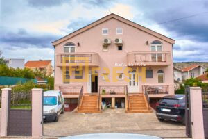 Kuća, 160m2, Tološi, Izdavanje - 1