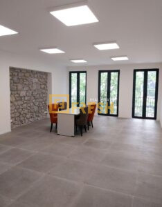 Poslovni prostor, 120m2, centar, Izdavanje - 1