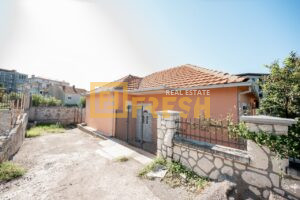 Kuća, 80m2, Centar, Izdavanje - 1