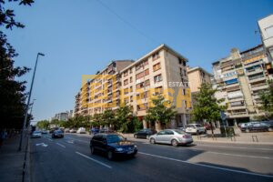Trosoban stan 100m2, širi Centar, Izdavanje 1