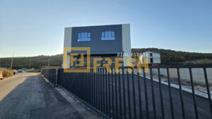 Poslovni prostor, 2500m2 na placu 3000m2, Mareza, Prodaja - 1