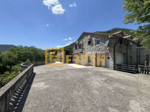 Kuća-restoran sa 6 apartmana, Rijeka Crnojevića, Izdavanje - 1