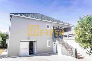 Prodaja, Kuca, 240m2 na placu od 600m2, Masline - 1
